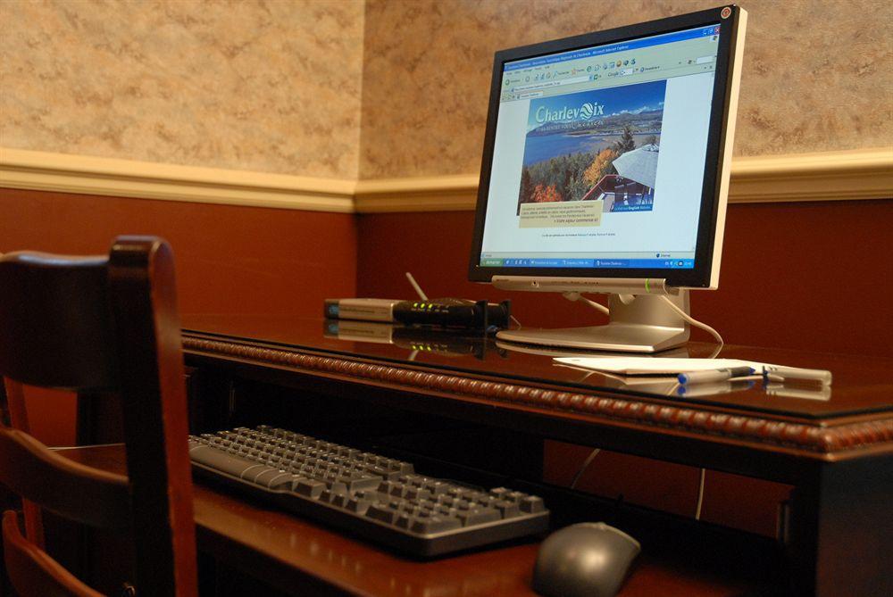 Hotel Baie Saint Paul ภายนอก รูปภาพ