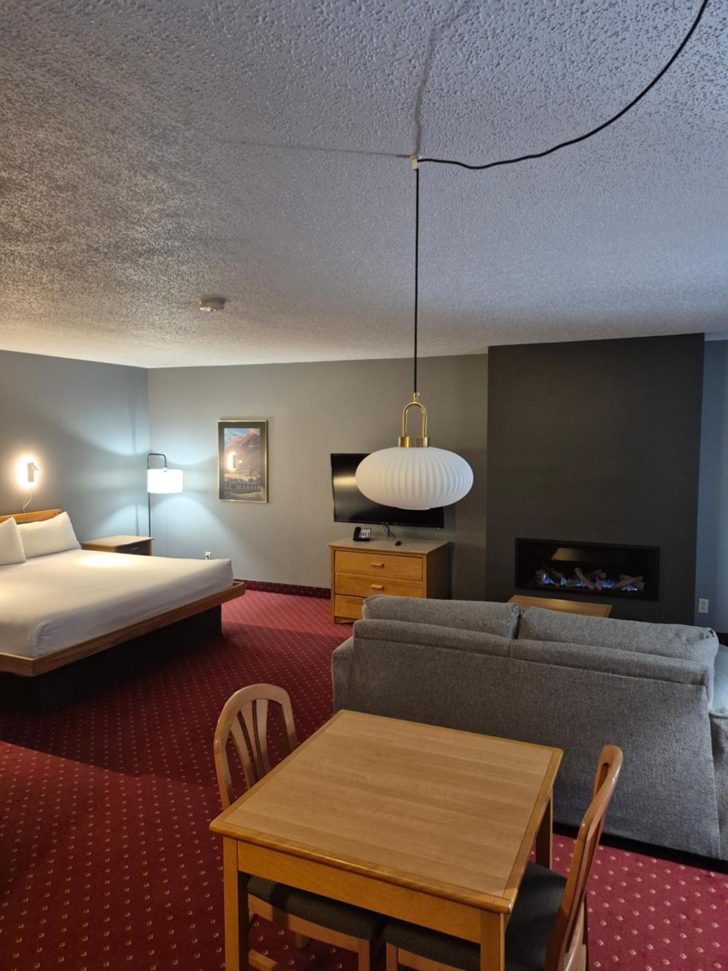 Hotel Baie Saint Paul ภายนอก รูปภาพ