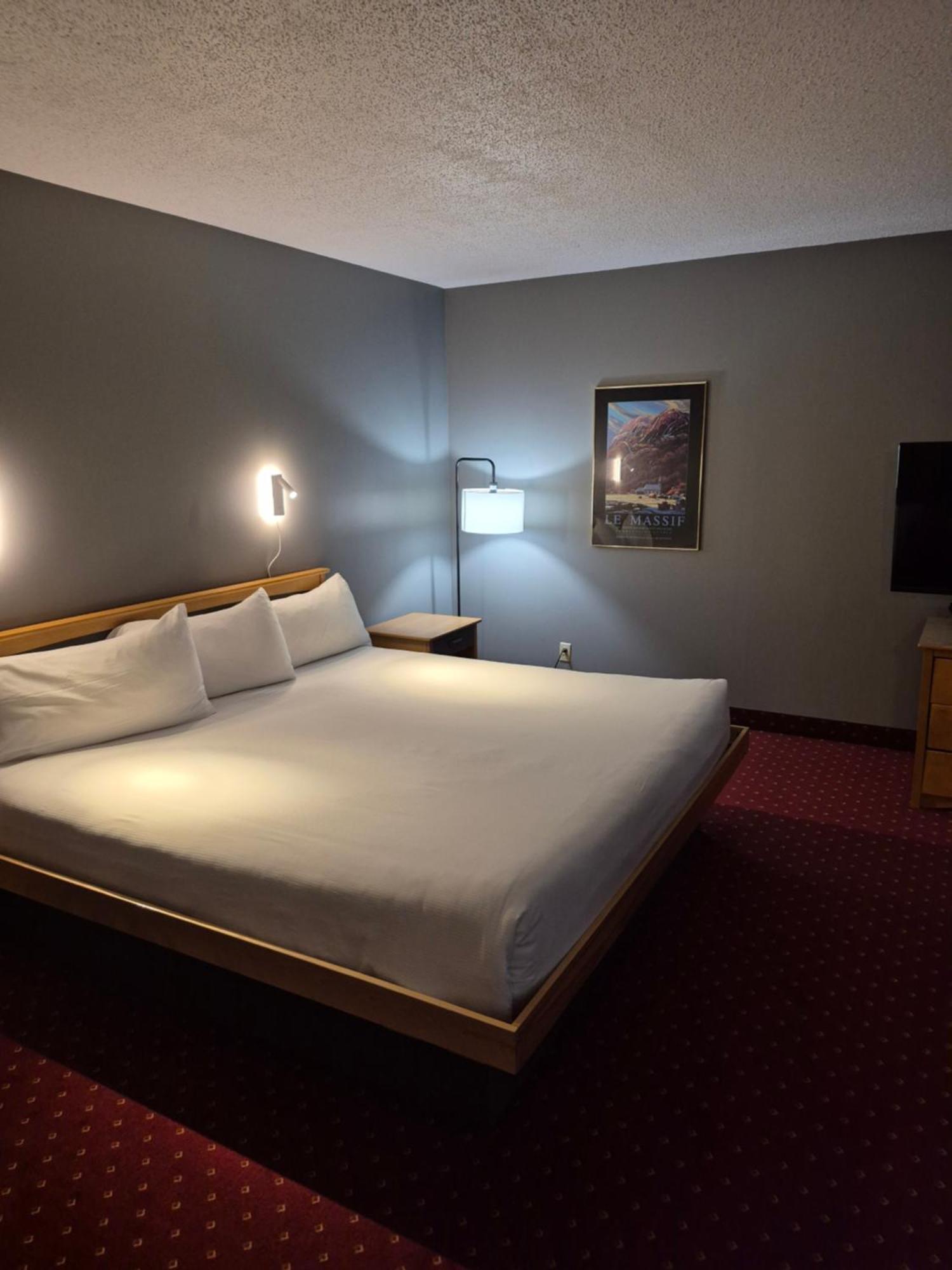 Hotel Baie Saint Paul ภายนอก รูปภาพ