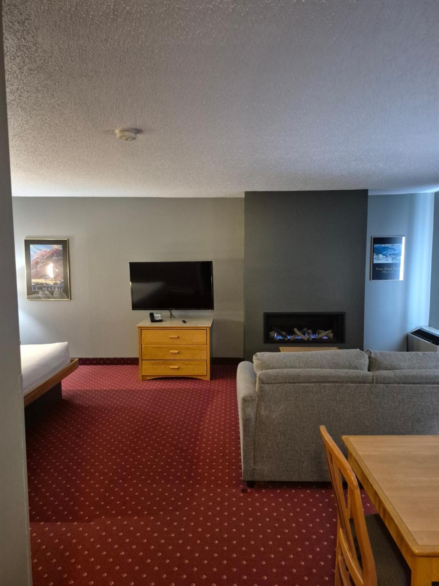 Hotel Baie Saint Paul ภายนอก รูปภาพ
