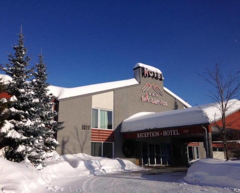 Hotel Baie Saint Paul ภายนอก รูปภาพ